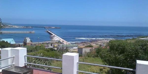 Gansbaai Lodge & Backpackers Экстерьер фото